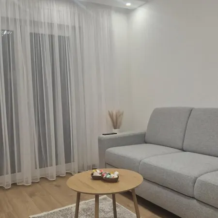 Bella Διαμέρισμα Μπάνια Λούκα